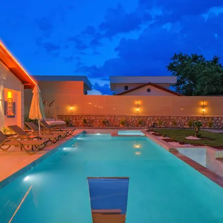 Willa Ader Doga Villalari 8 *